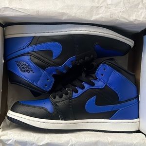 Jordan 1 Mid Hyper royal Size 8.5 Men’s
